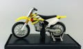 MAISTO-SUZUKI-RM-Z250-Z-PODSTAWKA 4.jpg