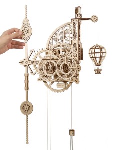 Aero Clock. Zegar ścienny z wahadłem Ugears
