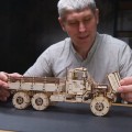 UGEARS-70253-PUZZLE-3D-MODEL-MECHANICZNY-DREWNIANA-CIEZAROWKA-CARGO-TRUCK-Liczba-elementow-550.jpg